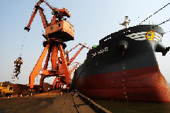 China's foreign trade rose 17.6 percent year-on-year to US$334.4 billion in November this year amid weak external demand and a slowing domestic economy, the General Administration of Customs announced on December 9. In this file photo taken on June 1, a ship is unloading ore in a wharf in Guangxi Zhuang Autonomous Region.