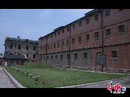 The Lushun Russia-Japan Prison was established by Tsarist invaders in 1902 and later expanded by Japanese aggressors. It covers an area of 226, 000 square meters and consists of 253 wards with a 2,000 capacity, 15 corvee workshops and a secret hanging room. The prison is now used as a memorial exhibition against the crimes of the imperialists. It's also one of the major national historical relics. [Yuan Fang/China.org.cn]