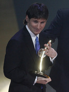 Lionel Messi of Argentina shows his trophy after receiving the FIFA Men's World Player of the Year 2009 soccer award during a ceremony in Zurich December 21, 2009. (Xinhua/Reuters Photo) 