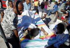 Photo taken on Jan. 13, 2010 shows injured people in Haiti&apos;s capital Port-au-Prince.[Xinhua]