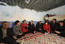 Premier Wen visits blizzard-hit Xinjiang