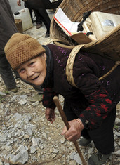 Huang Naibi gets water at a water supplying site in Donglan County, southwest China's Guangxi Zhuang Autonomous Region, February 23, 2010. A severe drought since August in 2009 has been continuing here at present. [Xinhua photo]