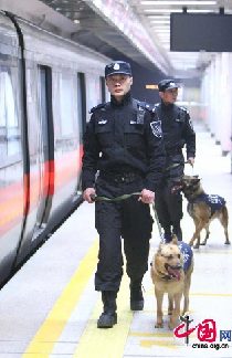 Police patrols aided with sniffer dogs are seen at Beijing&apos;s metro stations on March 30, 2010. [CFP]