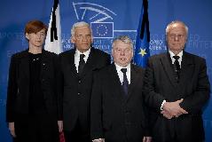 President of the European Parliament Jerzy Buzek (2nd L) meets with President of the Polish Parliament Bogdan Borusiewicz (2nd R) at the headquarters of the European Parliament in Brussels, April 14, 2010.[Thierry Monasse/Xinhua]