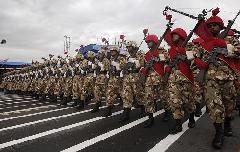 Iranian soldiers march during the Army Day parade in Tehran, Iran, April 18, 2010. Iranian President Mahmoud Ahmadinejad said here on Sunday that the interference of foreigners served the root cause of all tensions and divisions in the region, demanding foreign forces to leave the region. [Xinhua] 