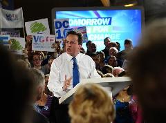 Britain&apos;s Conservative Party leader David Cameron addresses his final campaign rally in Bristol, southwest England, May 5, 2010.[Xinhua]