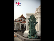 The Thailand Pavilion has been painted red and gold, among other colors, to create a beautiful backdrop. It reveals traditional Thai architectural features. The pavilion's mascot 'Tai' - a cute, friendly and cheerful child-giant – will welcome visitors at the entrance. [Photo by Hu Di]