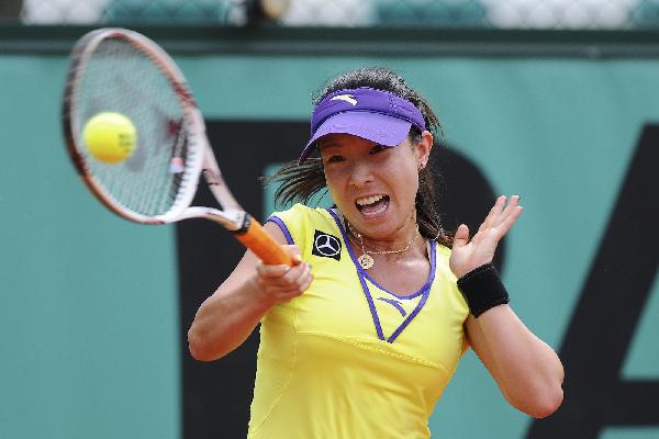 Australian Open semi-finalist Zheng Jie from China outplayed her first round opponent Ekaterina Bychkova of Russia in 7-5, 6-4 at the French Open on Tuesday. 