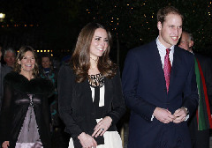 Britain's Prince William (R) and his fiancee Kate Middleton arrive at The Thursford Collection in Norfolk, England, Dec 18, 2010. [Agencies] 